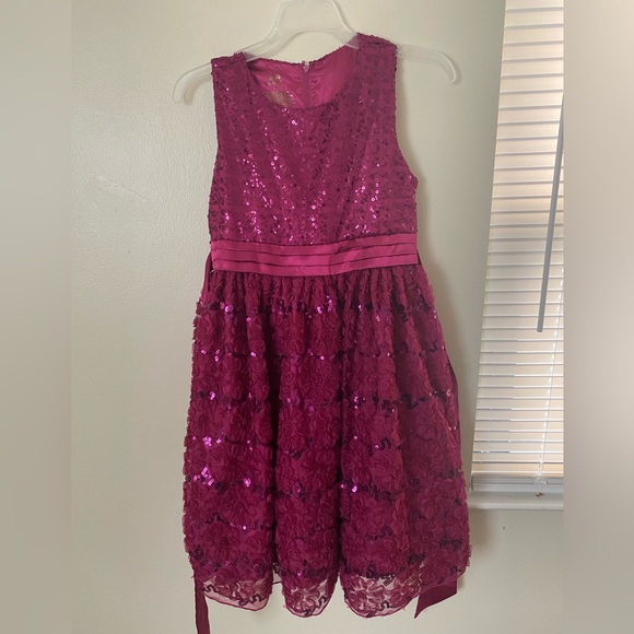 SPECIAL EDITIONS - BURGUNDY DRESS - Picture 1 of 4